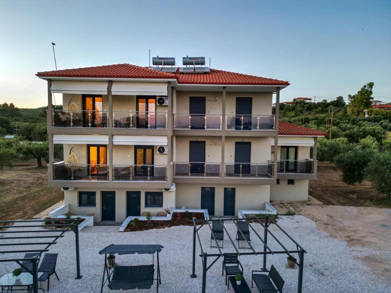 G C Luxury Apartment *