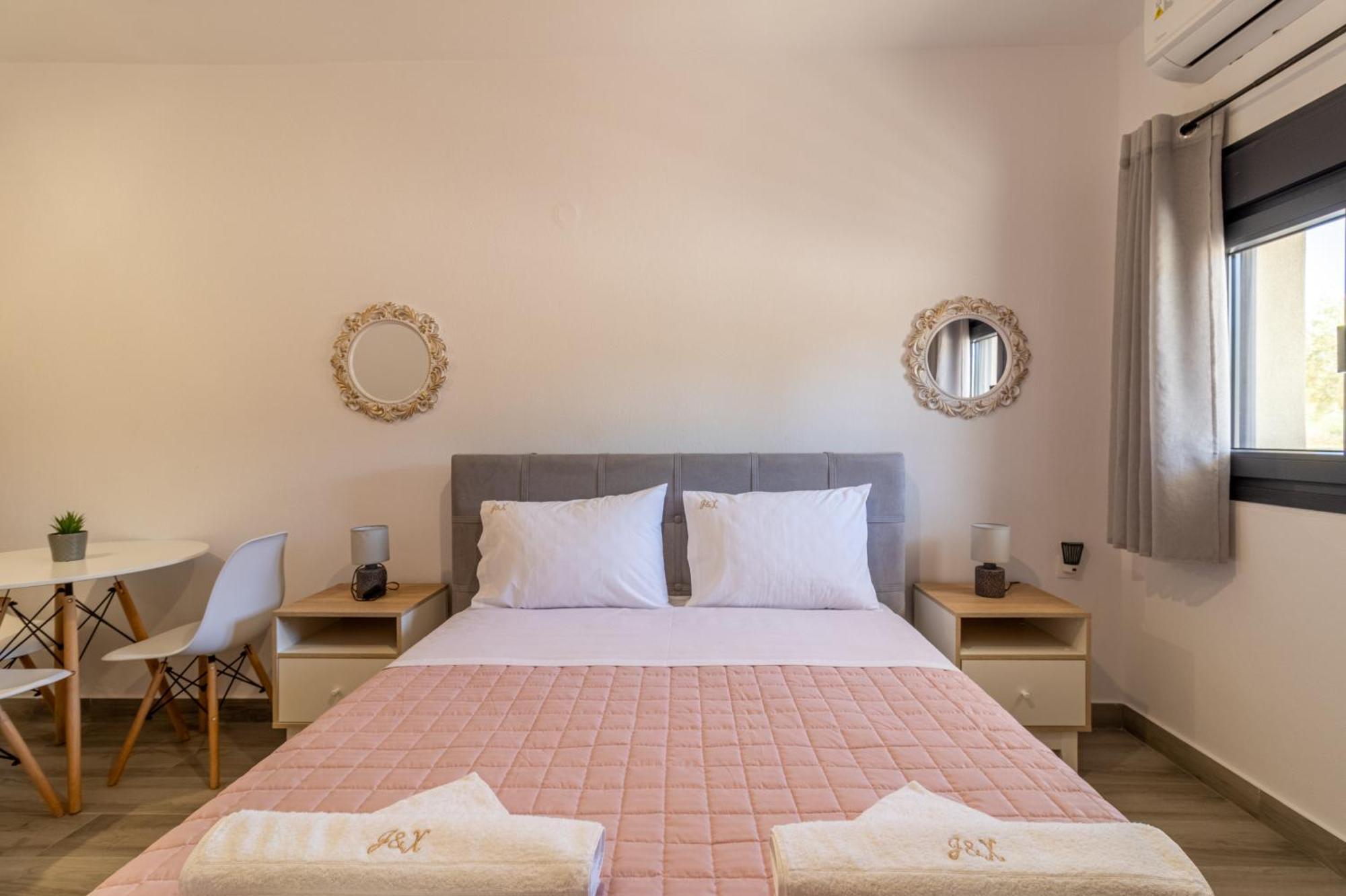 G C Luxury Apartment