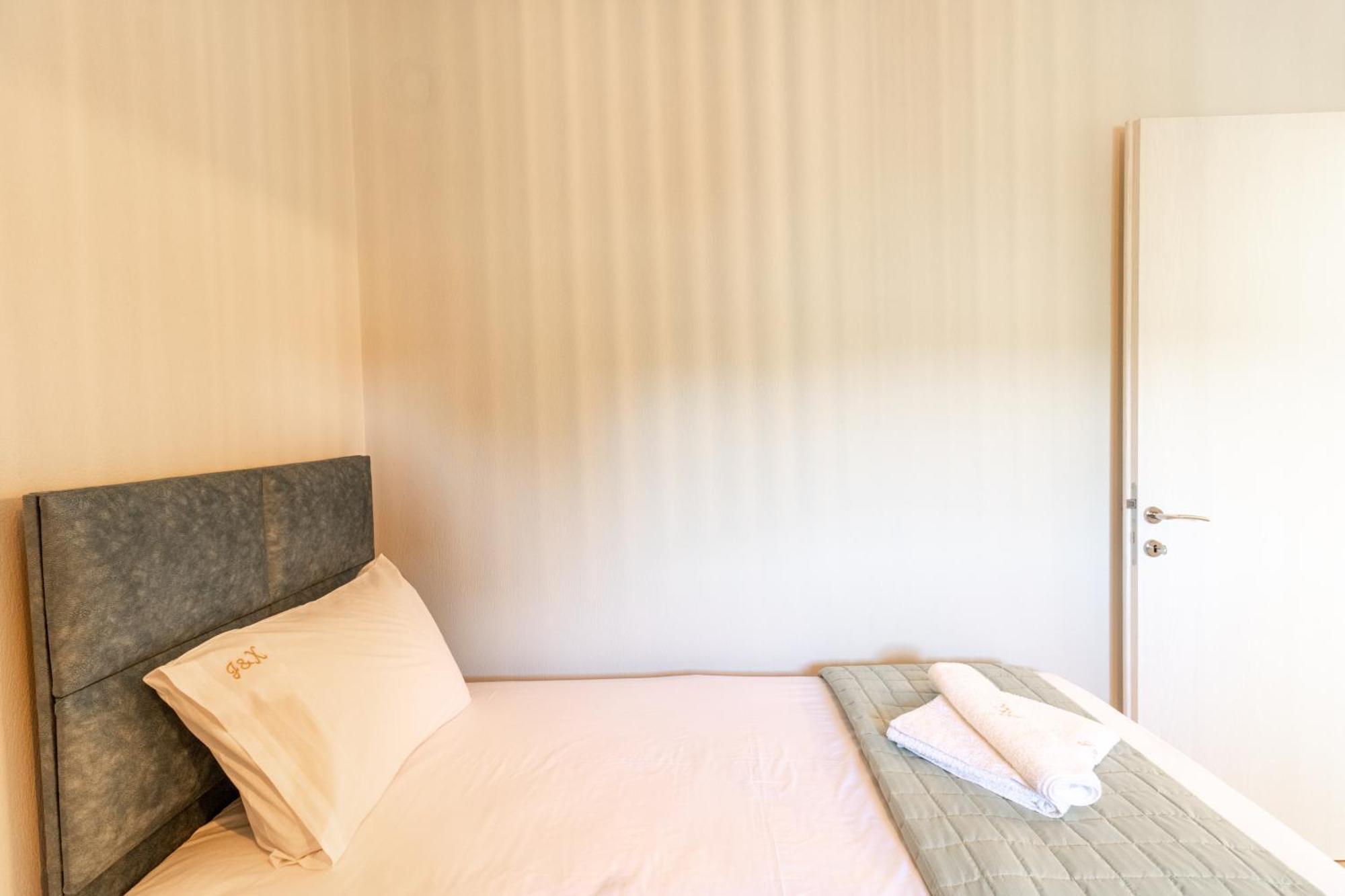 G C Luxury Apartment *